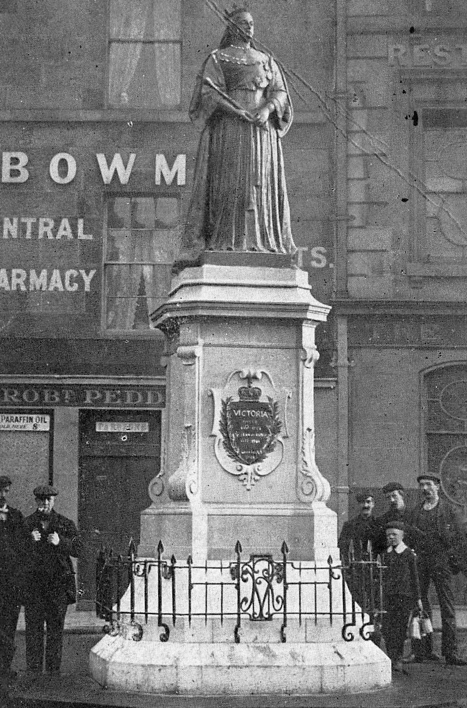 Tour Scotland Old Photograph Queen Victoria Statue Leith Walk