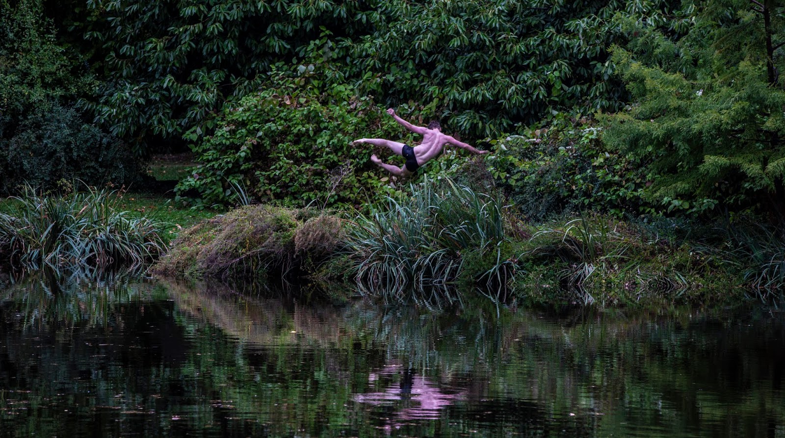 YvesNoël Genod, le dispariteur L e photographe Yang Wang m