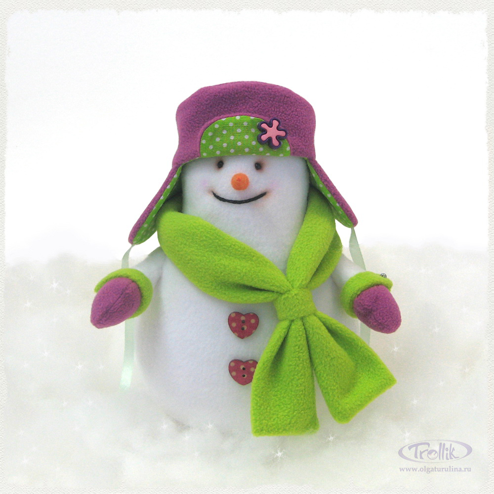 Снеговичок из ткани. Кукла снеговик юлия гула. Игрушки снеговик из флиса. Как сшить снеговика из флиса. Снеговик из флиса.