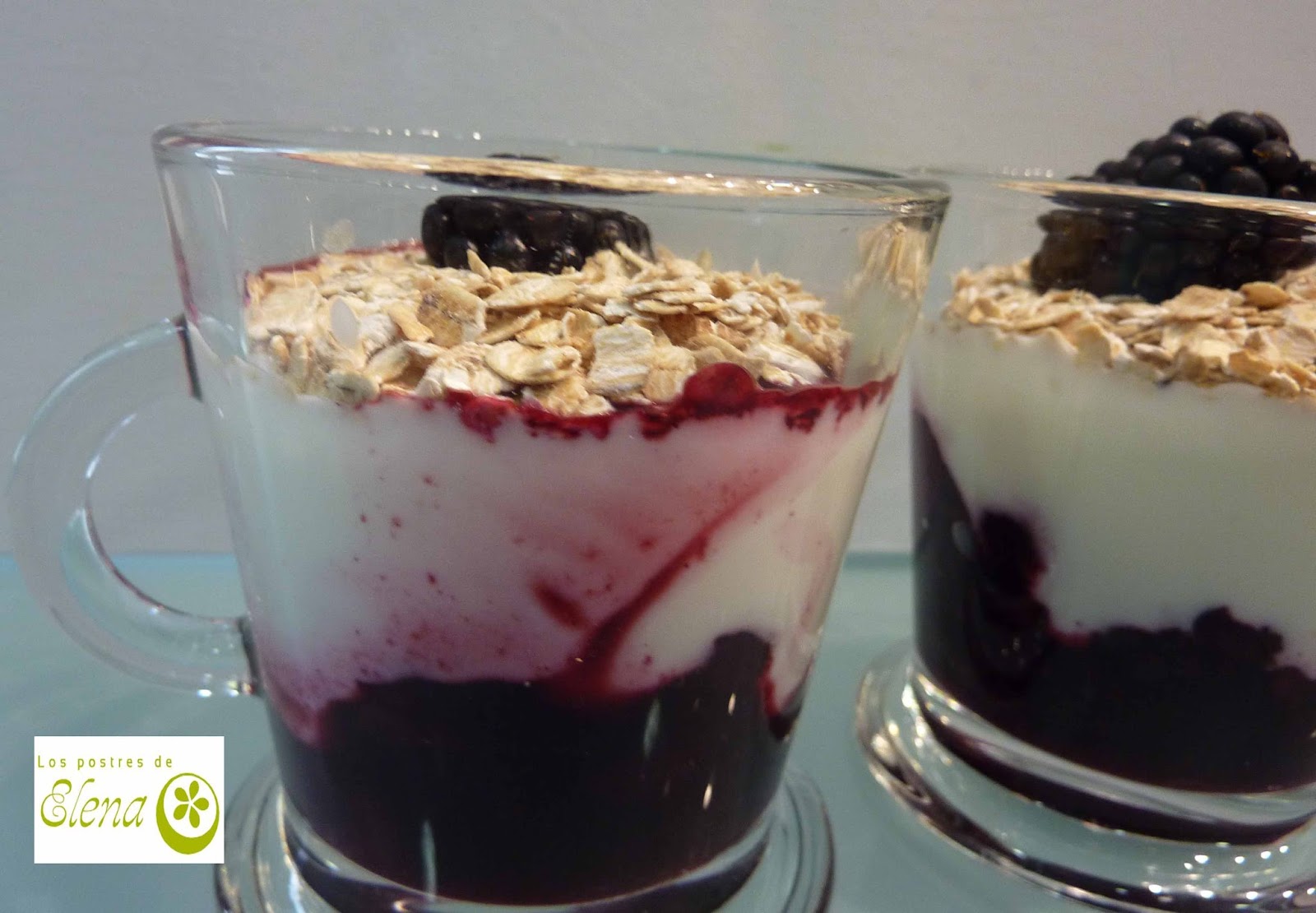 Los Postres de Elena Tarrinas de yogur con moras, arándanos y jengibre