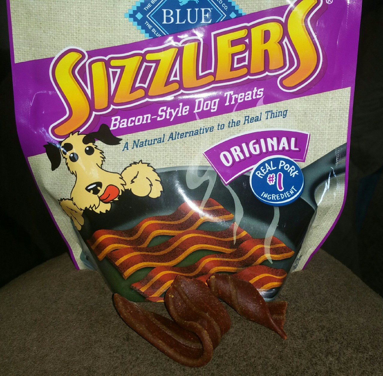 Being Frugal and Making It Work Blue Buffalo Sizzlers Bacon Dog Treats!