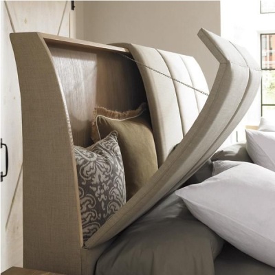 Headboard bisa jadi tempat persembunyian untuk barang-barang penting milik anda. Headboard bisa jadi tempat persembunyian untuk barang-barang penting milik anda.