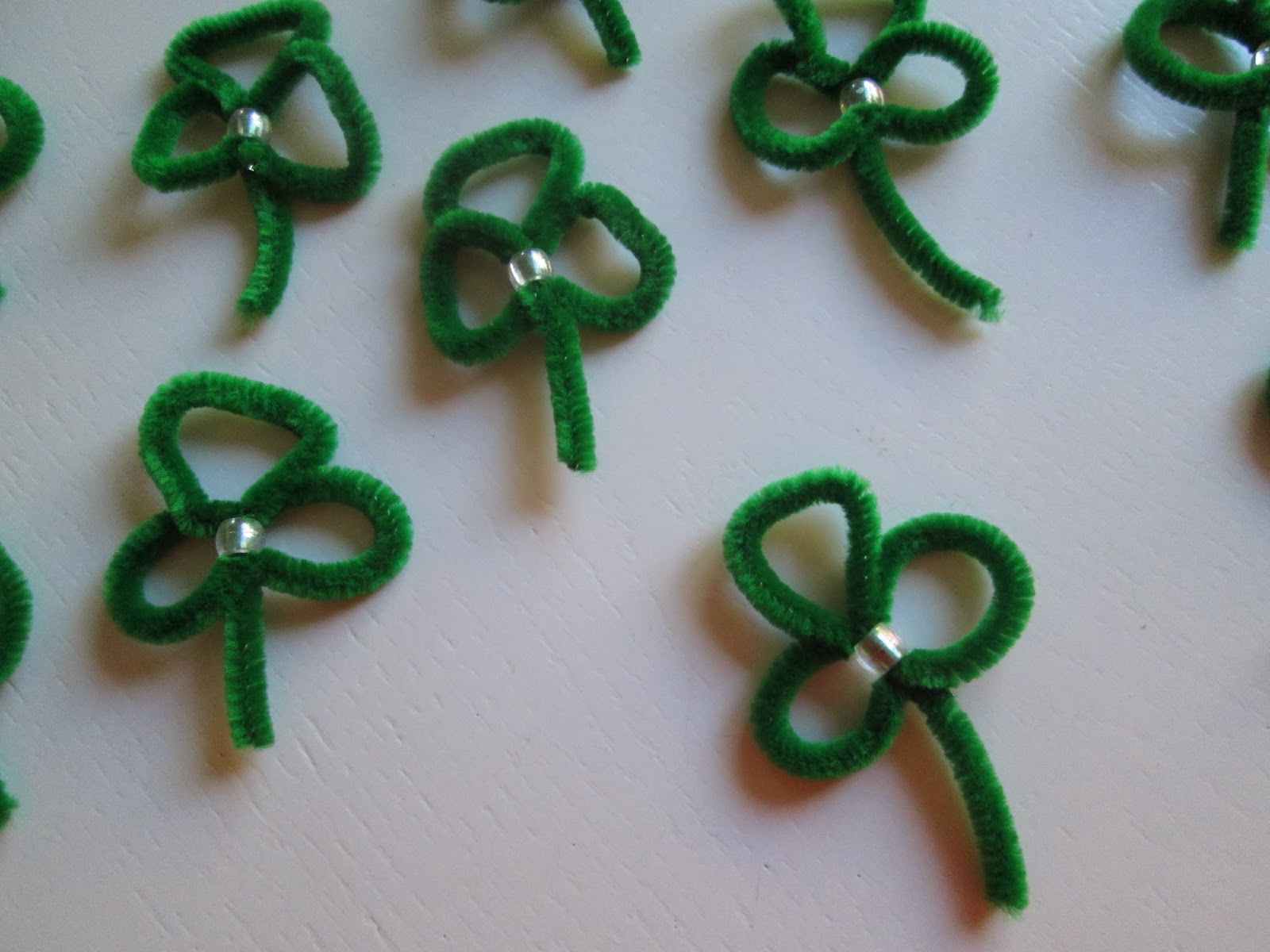 roommom27 Pipe Cleaner Shamrock Pins