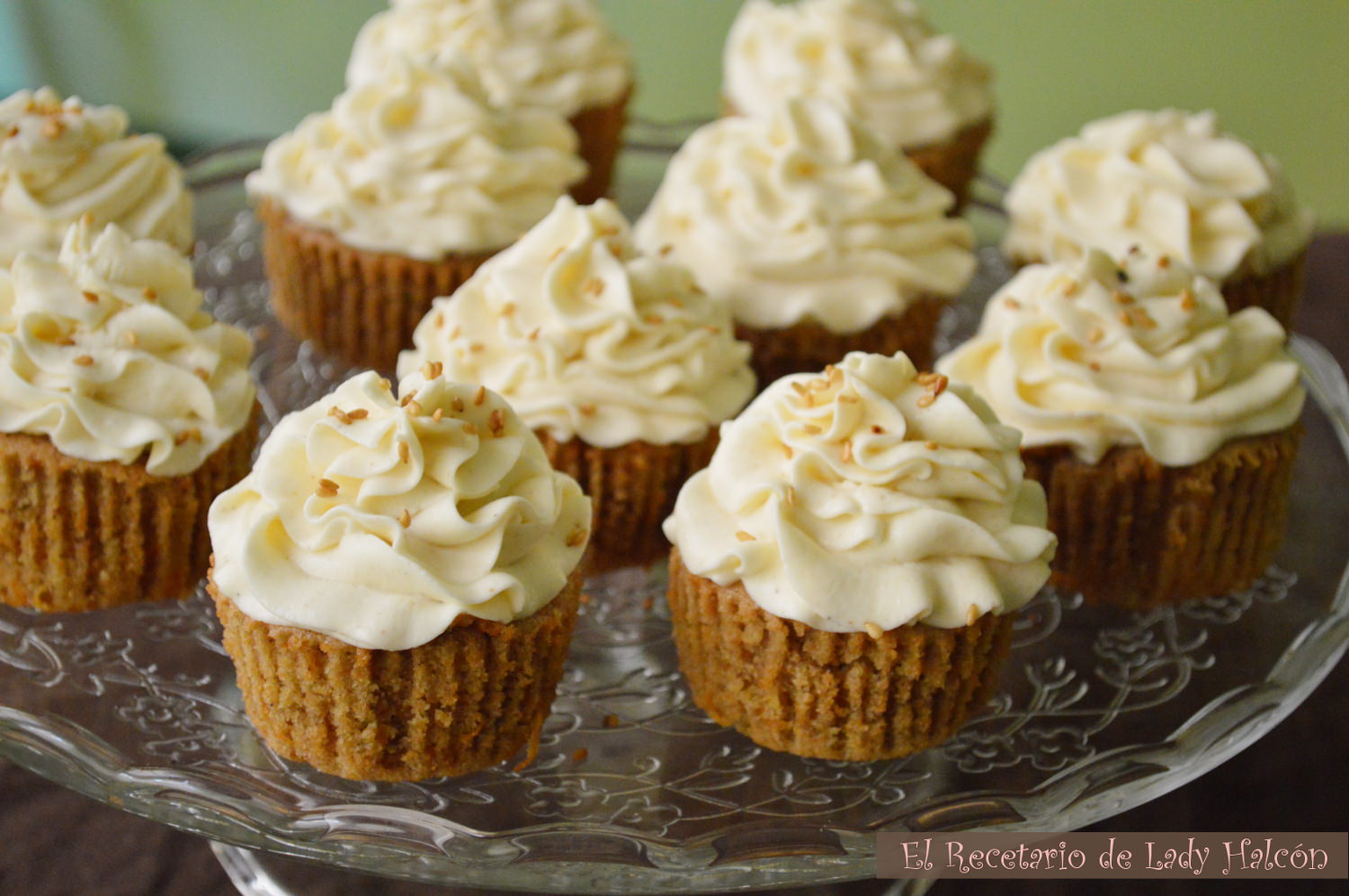 Cupcakes rústicos de calabaza con frosting de queso y canela El