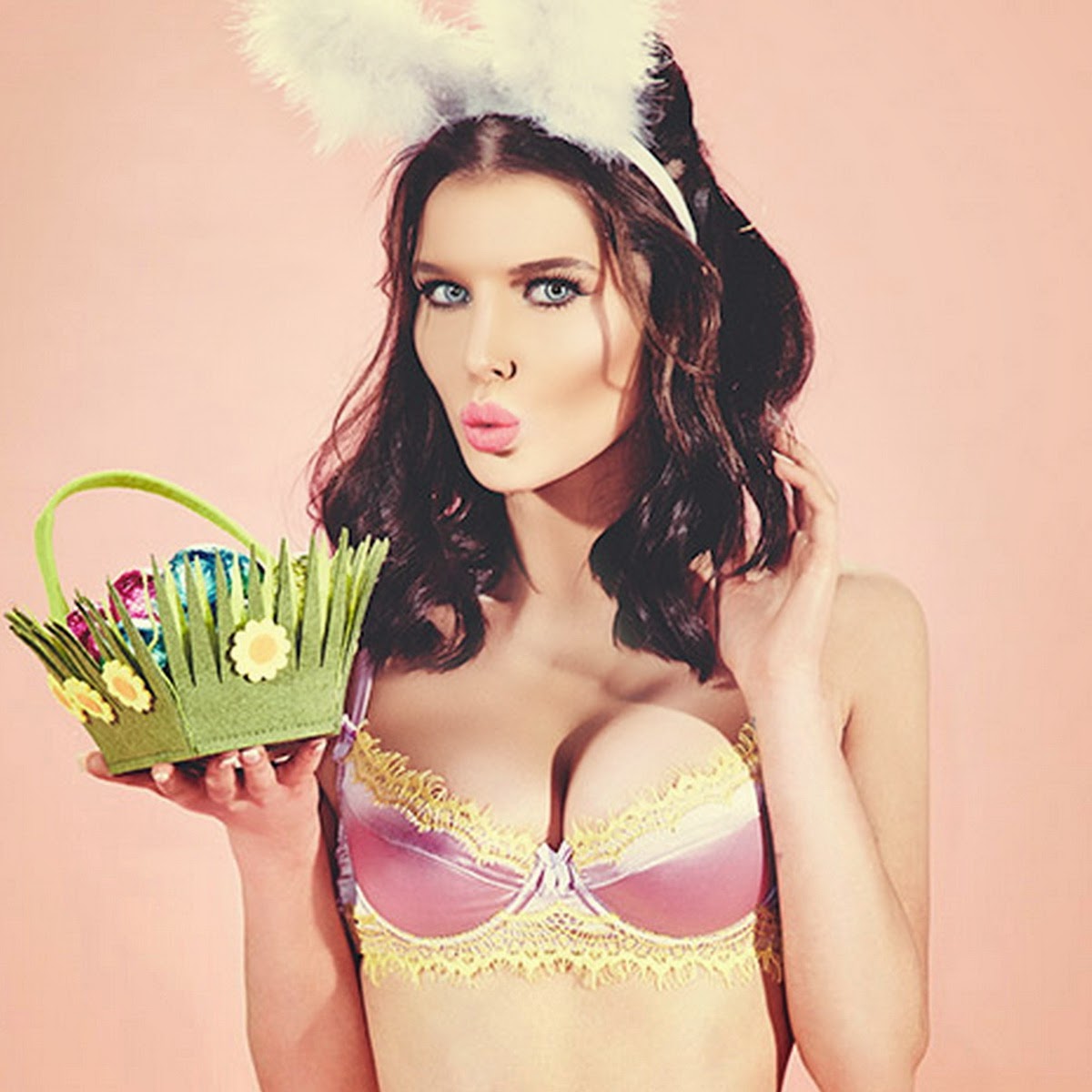 Easter Hot Celebrity. 