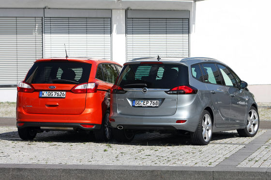 Garage Car Opel Zafira Tourer / Ford Grand CMax comparison