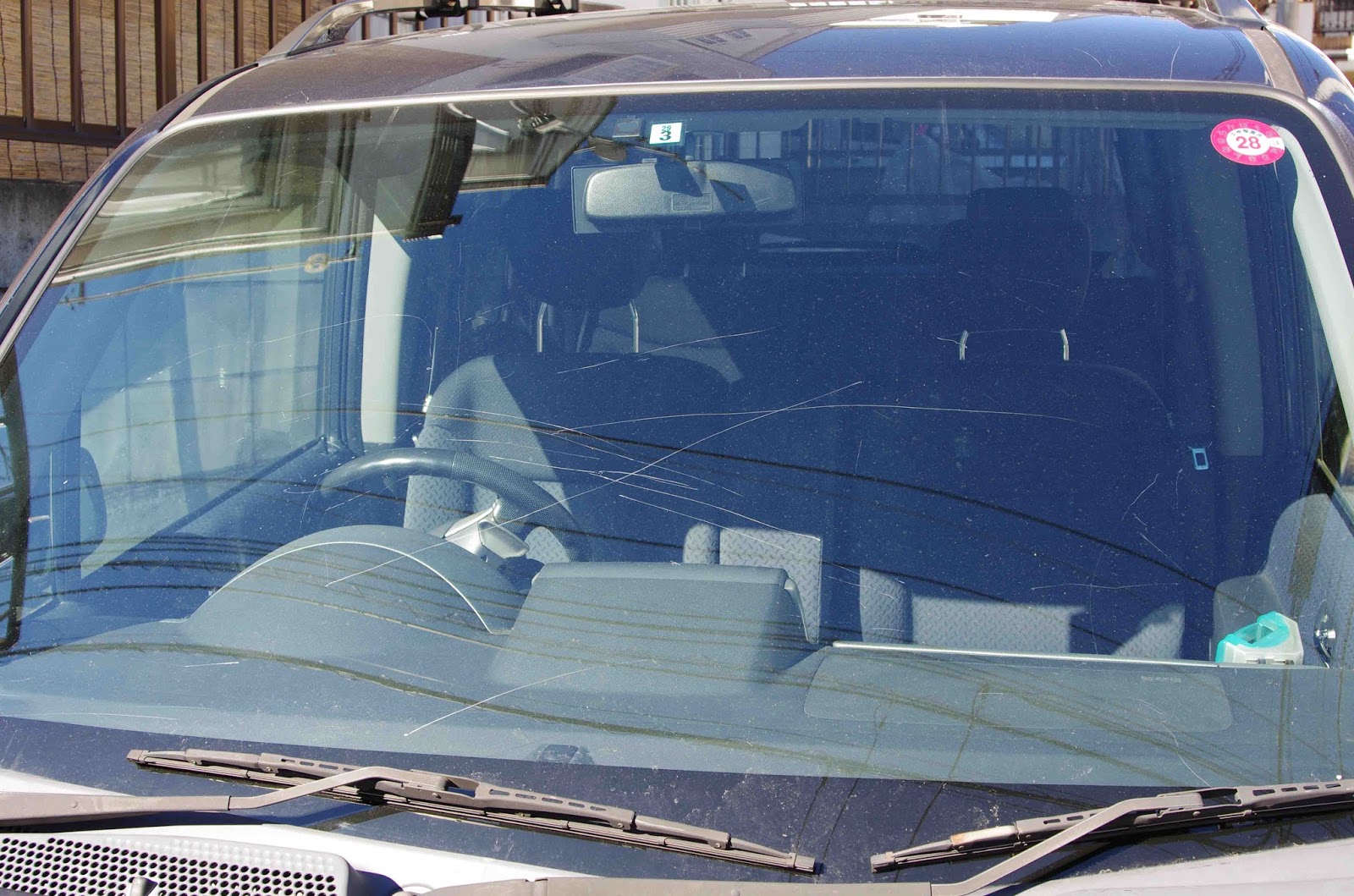 誰でも出来る 車のフロントガラスの擦り傷を激安diyで消す方法