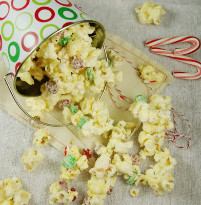 The Kitchen is my Playground: Christmas White Chocolate Peppermint Popcorn