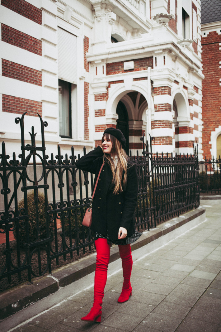 Outfit: parisian inspired in beret, red tights and boots