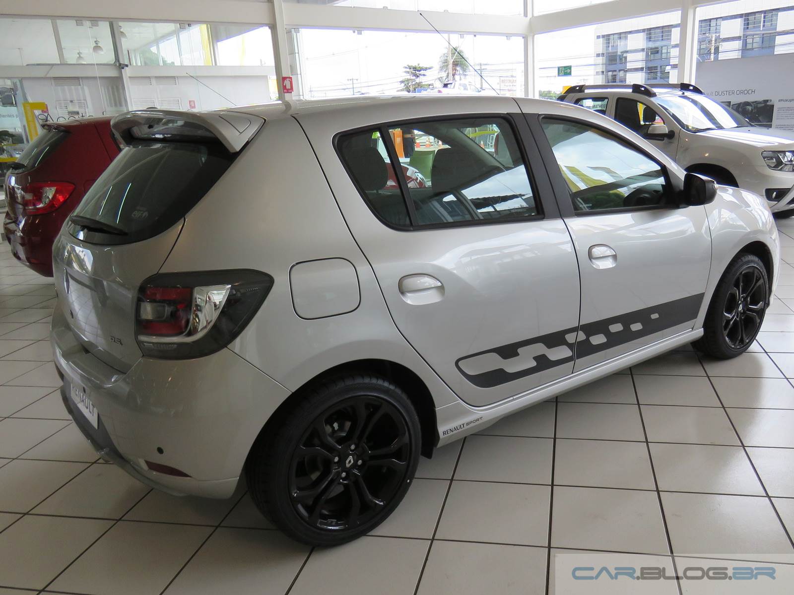 Renault Sandero RS 2.0 Prata detalhes, vídeo e preço