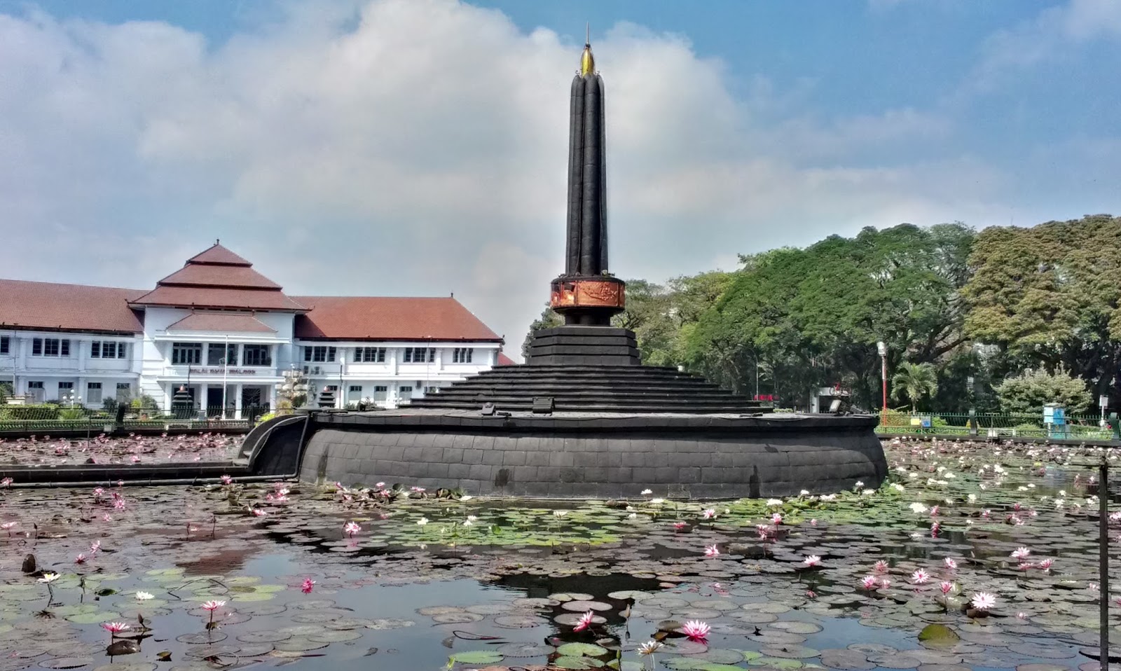 5 Tugu Paling Terkenal di Indonesia - Tempat Wisata