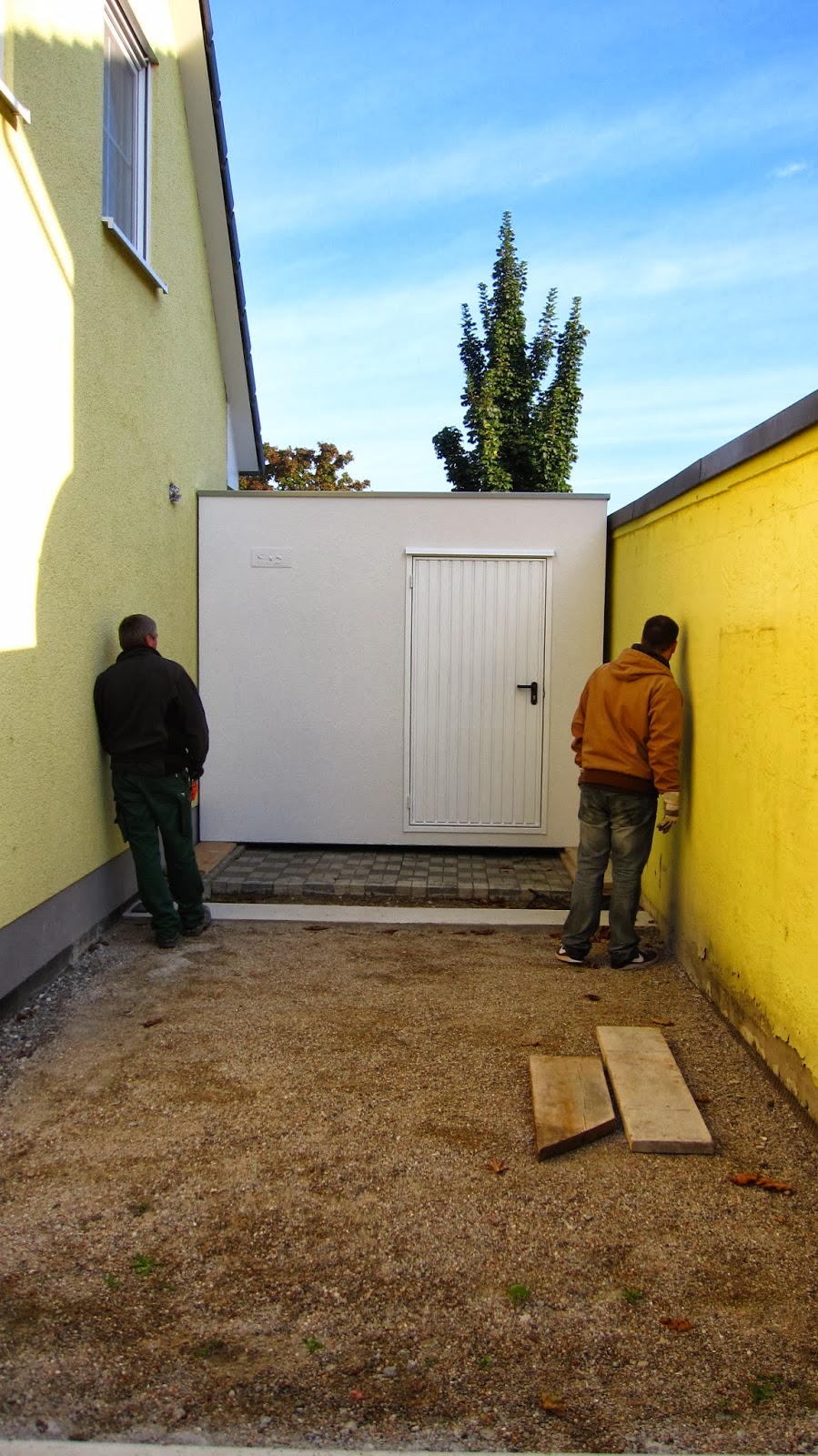Kleines gelbes Haus: Unsere Garage ist da!