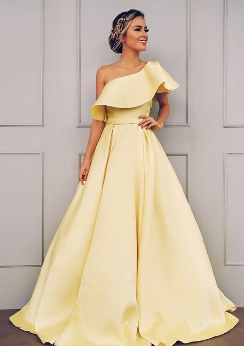 vestido longo amarelo estilo princesa