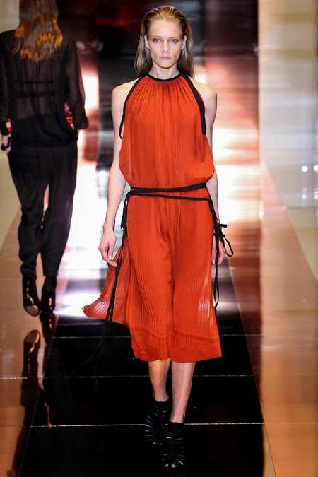 WHAT EVERY WOMAN NEEDS: TREND ALERT: HOW TO WEAR ORANGE