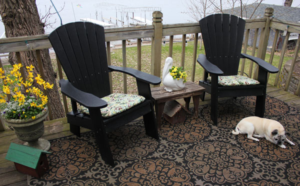 Sprucing Up The Deck from Itsy Bits And Pieces Blog