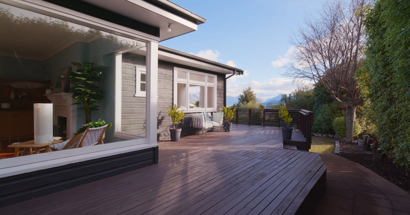 12 Photos vs. 11 Cedar Drive, Kelvin Heights, Queenstown vs. Home Interior Design Tour