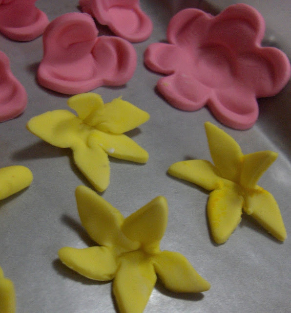 Somethings Old, New, Green, Redo!: Rapunzel Fondant Tower