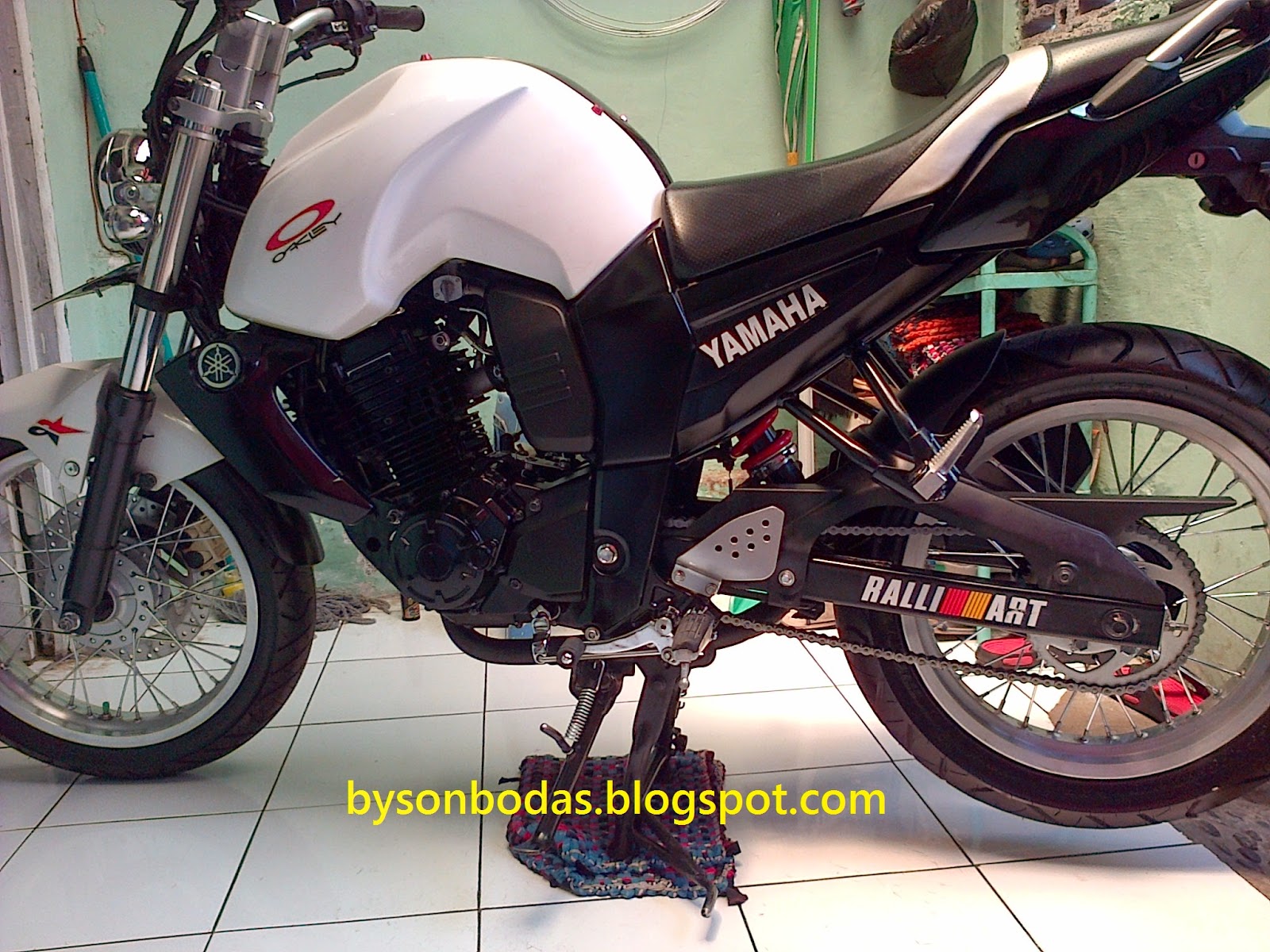 Download Kumpulan 42 Modifikasi Yamaha Byson Pake Lampu Bulat Terupdate Gendoel Motoer