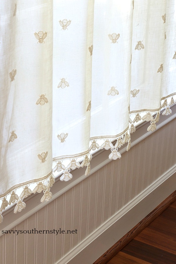 Savvy Southern Style : Vintage French Cafe Curtains