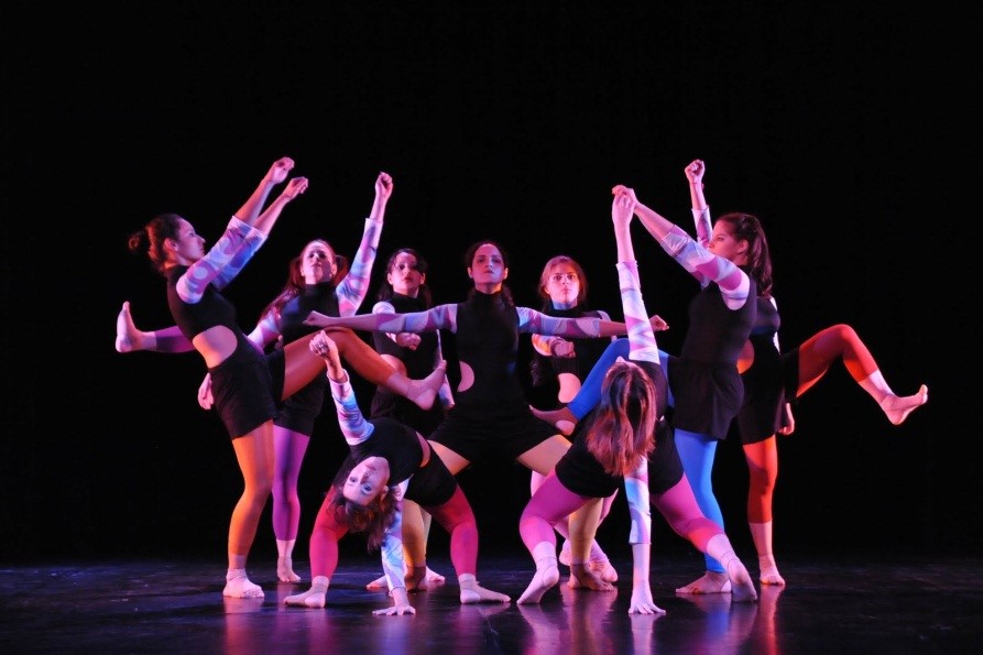 Giovanna Rocha Dança Moderna Trabalho de Artes Giovanna Rocha Dança Moderna Trabalho de Artes