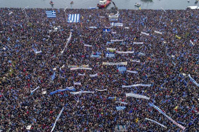 Ποιόν υπηρετείτε - υπακούτε; Τον Λαό ή τους Πατρώνες σας ; Ποιόν υπηρετείτε - υπακούτε; Τον Λαό ή τους Πατρώνες σας ;