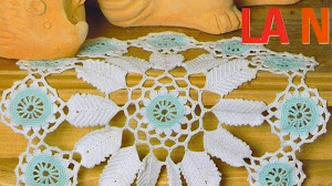 Hermosa carpeta en dos tonos al crochet