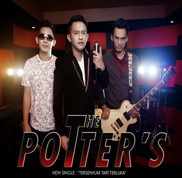 Download Lagu The Potters Tersenyum Tapi Terluka Terbaru