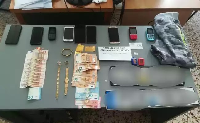 Αλλοδαποί είχαν...αδυναμία στις εκκλησίες: Έκλεψαν τάματα, χρυσό και βεβήλωσαν την Παναγία Αλλοδαποί είχαν...αδυναμία στις εκκλησίες: Έκλεψαν τάματα, χρυσό και βεβήλωσαν την Παναγία