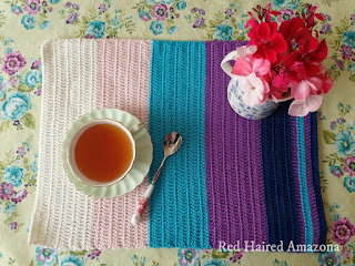 http://redhairedamazona.blogspot.com.au/2015/04/super-easy-peasy-placemats.html