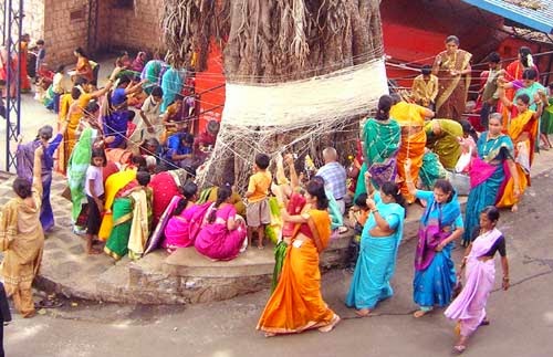 पढ़िए क्यों नहीं काटे जाते बरगद के पेड़  | Jyotish Tips in Hindi, 