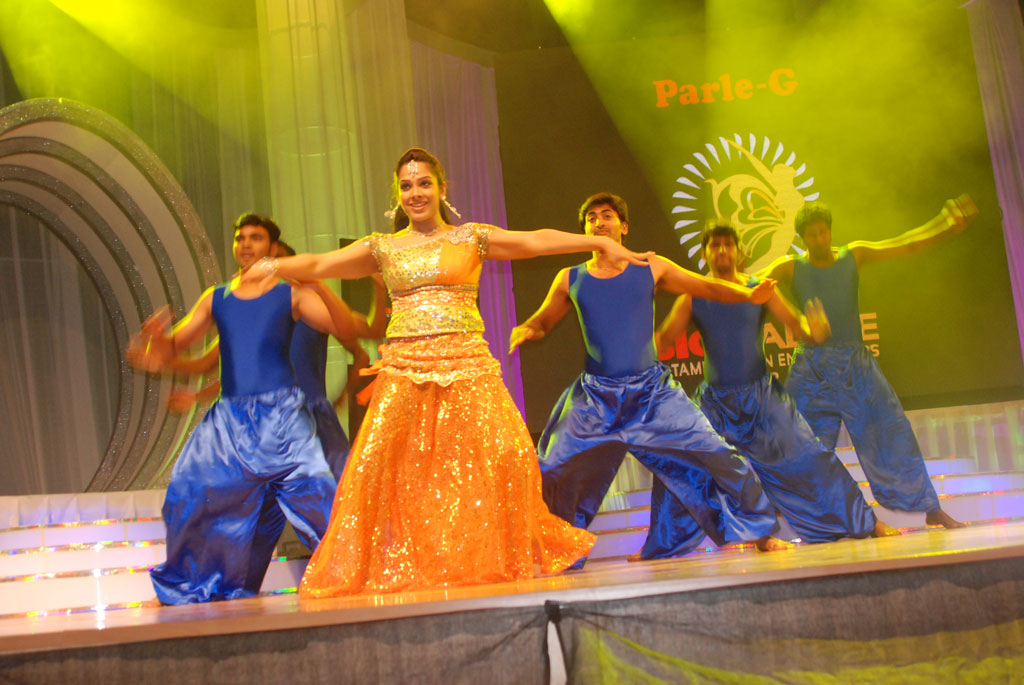 HOT AND SPICY IMAGES: Sandhya Dance at Women Entertainers Awards Pictures