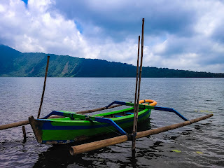 Beautiful Lake Water Beratan Scenery With Traditional Paddle Canoe At Bedugul, Tabanan, Bali, Indonesia