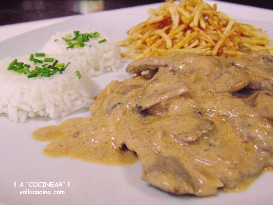 Escalopines de ternera en salsa strogonoff