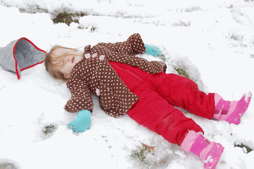 Little White Schoolhouse: my little snow angel