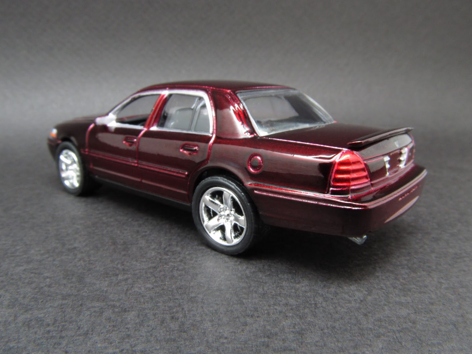 Diecast Hobbist 2004 Mercury Marauder