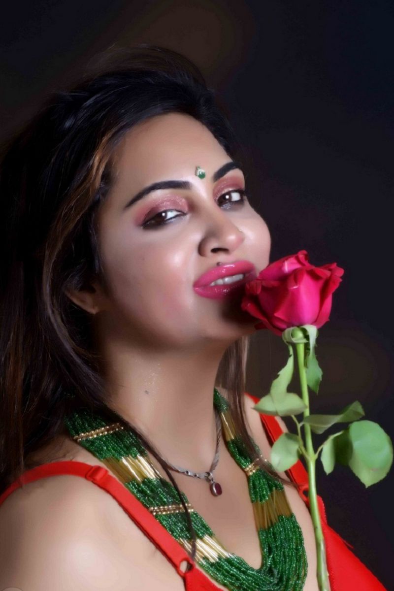 Model Arshi Khan Hot and Beautiful Stills