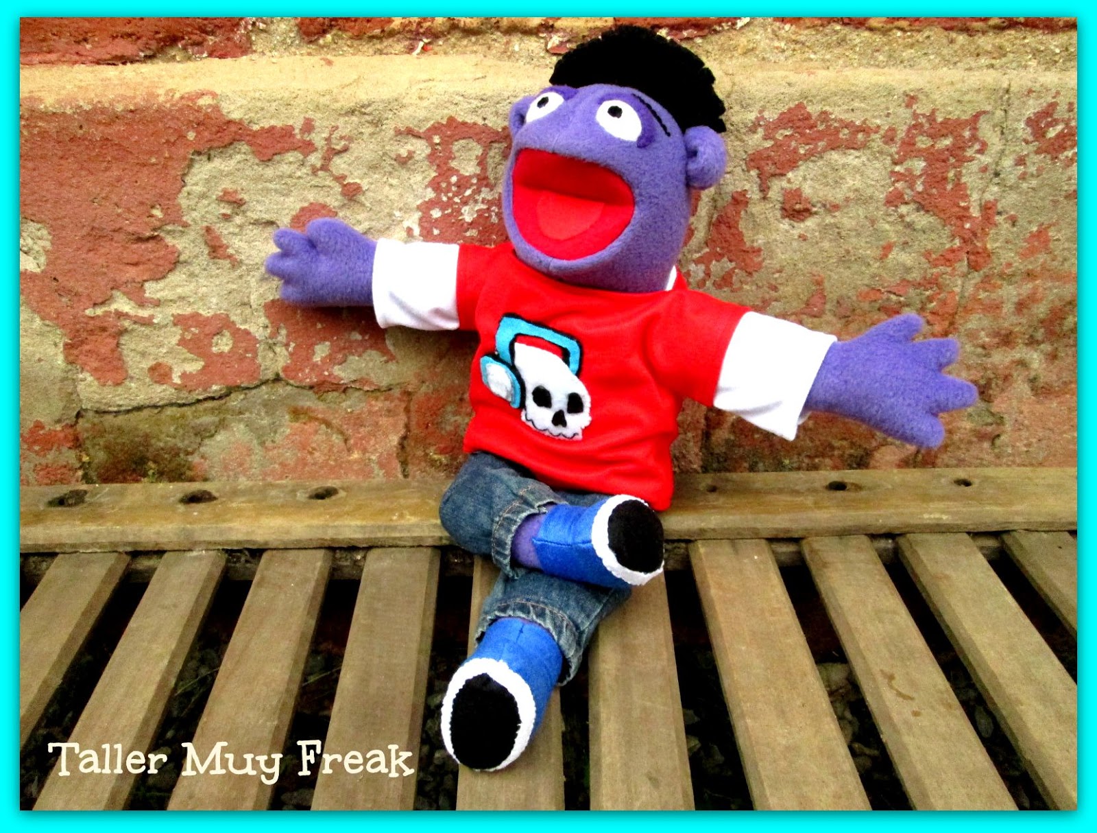 Peluche de Crash & Bernstein.