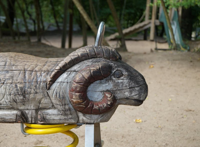 Naturgenuss pur: Der Tierpark Arche Warder. Der tolle Spielplatz der Arche Warder und die Spielarche laden zum Toben ein.