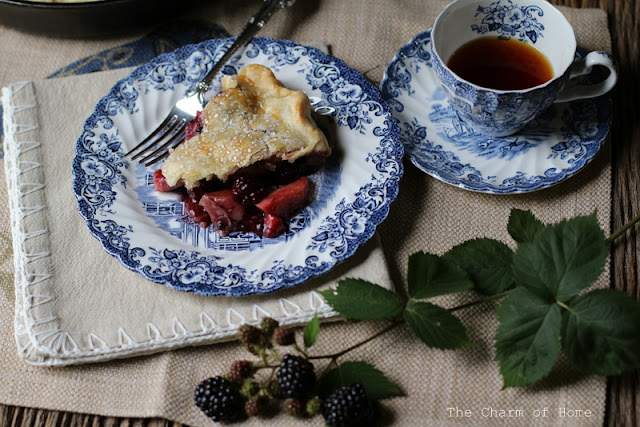 Blackberry Apple Skillet Pie: The Charm of Home