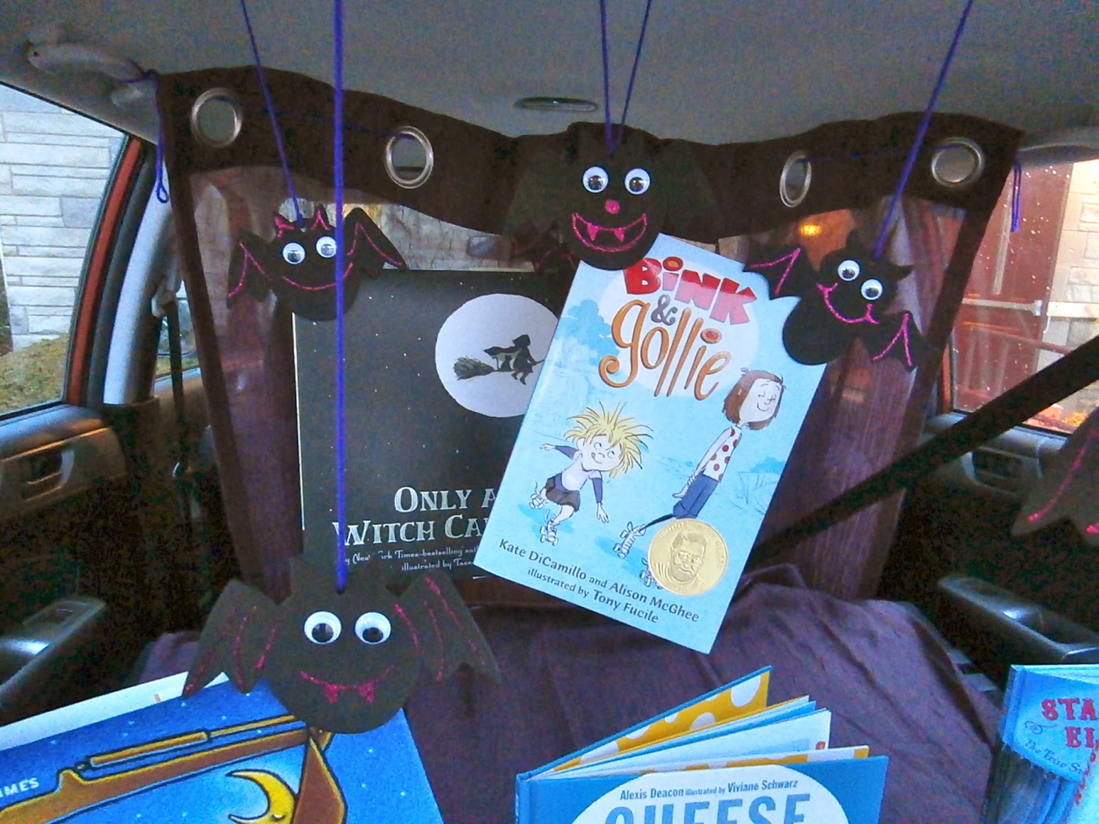 Miss Tiff Reads Trunk or Treat Batty for Books