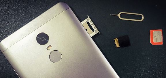 Нужно снять крышку на Xiaomi Mi5 Легко!