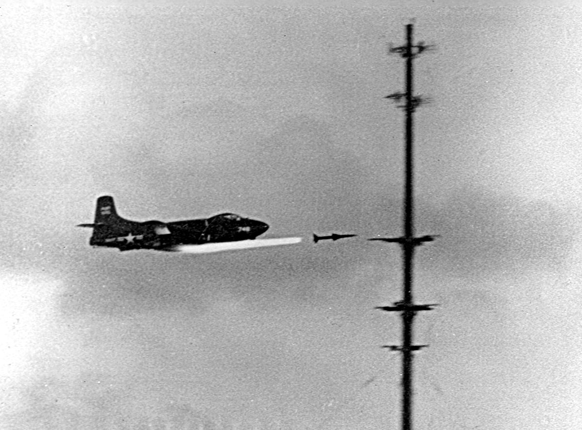 1200px-F3D-1_Skyknight_launches_Sparrow_missile_in_1950.jpg