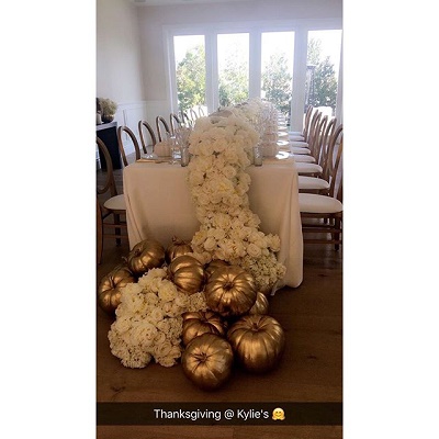 Photos Kylie Jenner Hosts Family To Thanksgiving Dinner