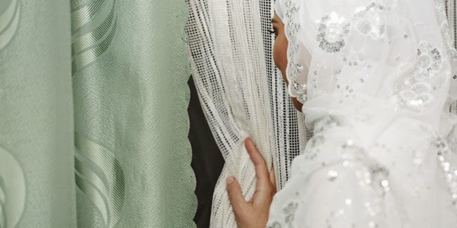 gaun pernikahan hijab mewah