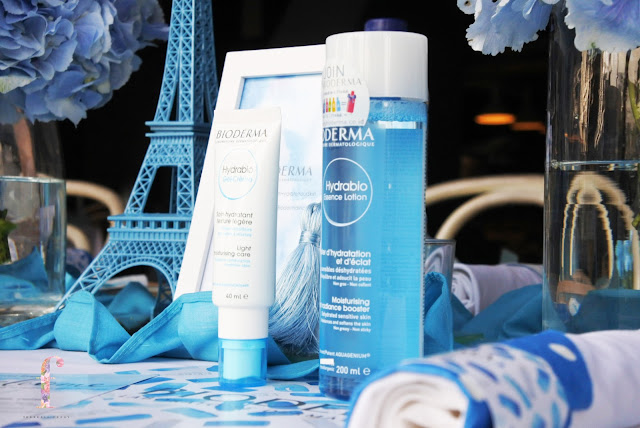 SKINCARE FOR DEHYDRATED SENSITIVE SKIN: BIODERMA HYDRABIO LIGHT MOISTURIZING CARE AND MOISTURIZING AND RADIANCE LOTION feels refreshing, absorb into the skin quickly, doesnt leave any sticky residue, spread and blend easily and of course, helps to keep THE skin looking healthy!