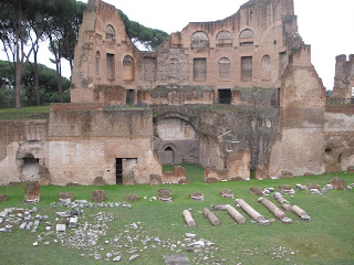 Monte Palatino, en él se encuentran la Casa de Tiberio y el Palacio de Augusto.