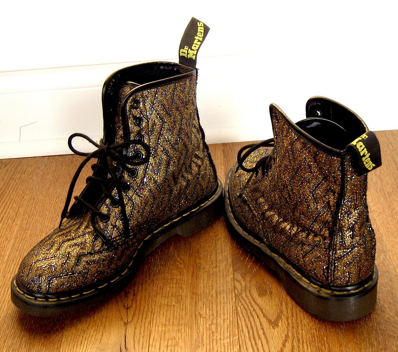 Fashionista_Lex: ''Doc Marten boots'' very dope I'm in LOVE....step ...