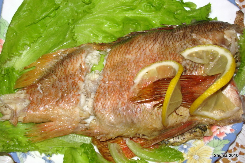 окунь в духовке самый вкусный. окунь в духовке в фольге. морской окунь в духовке в фольге. окунь запеченный в духовке. морской окунь в духовке без фольги.