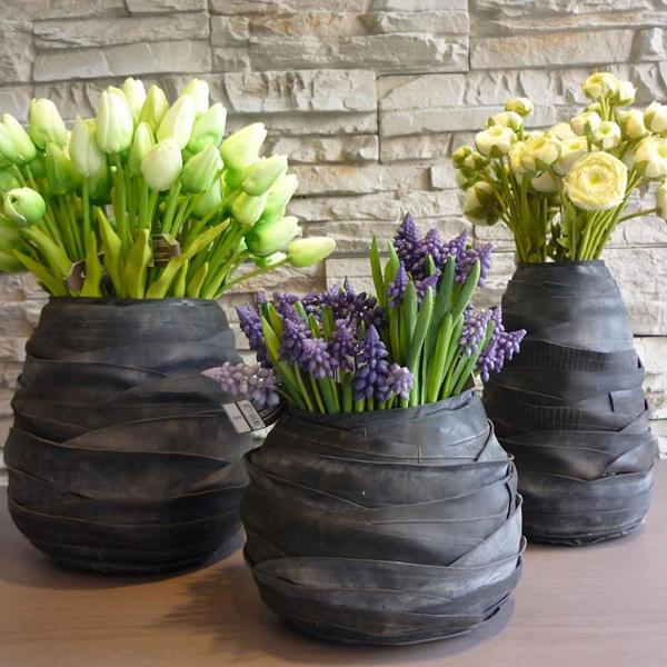 12 Must Have Decorative Flower Vases For Your Living Room.