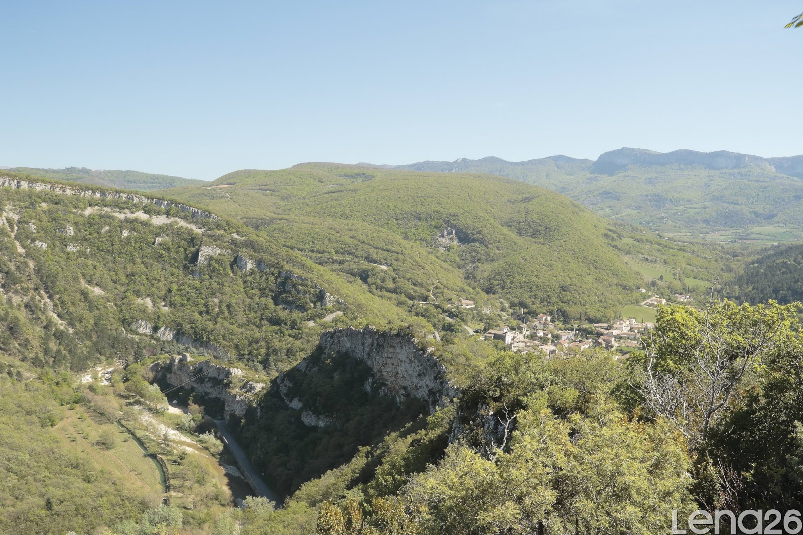 Balades en DrômeArdèche Pont de Barret la montagne Ste Euphémie (Drôme)
